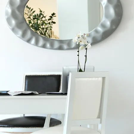 وأجنحة أسترو بالاس فندق ثيرا