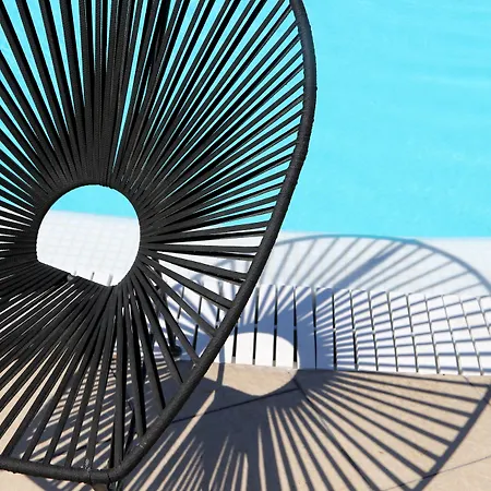 وأجنحة أسترو بالاس فندق ثيرا