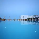 وأجنحة أسترو بالاس